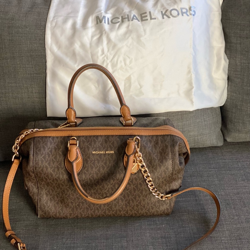 Michael Joe’s crossbody w/dust bag